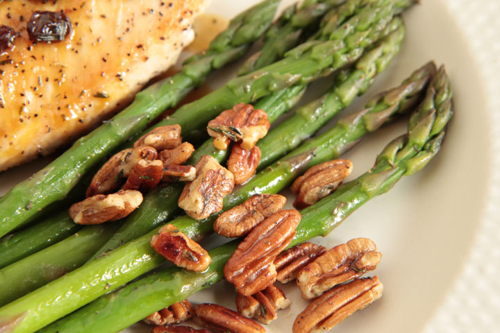Asparagus with toasted pecans |mjskitchen.com