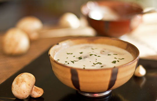 Mushroom garlic soup - an extremely flavorful and healthy soup #garlic #soup @mjskitchen |mjskitchen.com