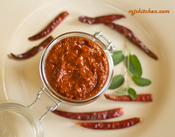 A New Mexico red chile paste made with chile de arbol and NM red chile peppers. #chiledearbol mjskitchen.com
