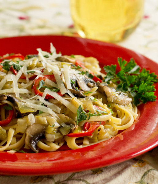 A vegetarian pasta with leek confit, mushrooms, and sweet red peppers #pasta #leek #vegetarian @mjskitchen