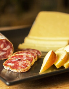 Cheese Pairings - Beer cheese with salami | mjskitchen.com