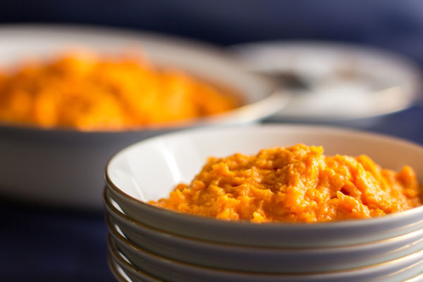 Mashed sweet potatoes with 3 ingredients in less than 20 minutes | mjskitchen.com