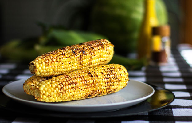 A spicy and juicy grilled corn with a drizzle of olive oil and some red chile spice mix mjskitchen.com #corn #red #chile