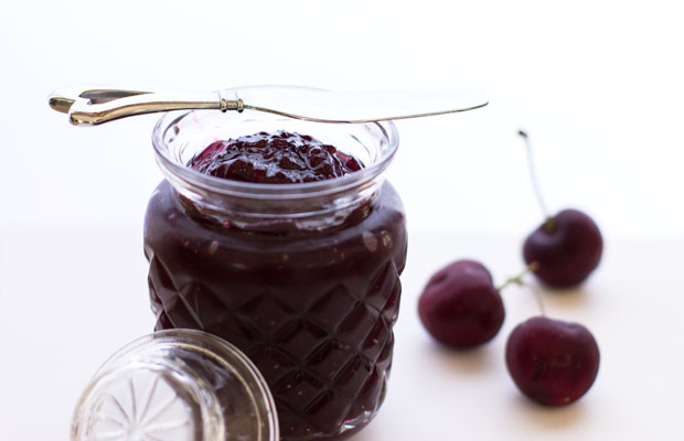 A quick & easy cherry jam, no pectin, just cherries, sugar and lemon juice | mjkitchen.com
