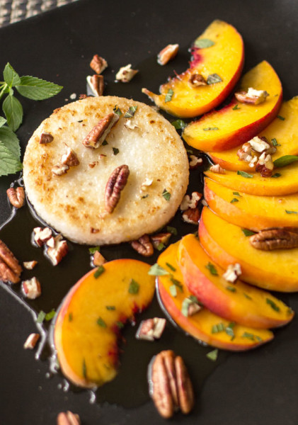 What's not to like about peaches and grits? Enjoy this breakfast of fried grits, fresh peaches, toasted pecans and mint, topped with maple syrup. #breakfast #grits #peaches @mjskitchen
