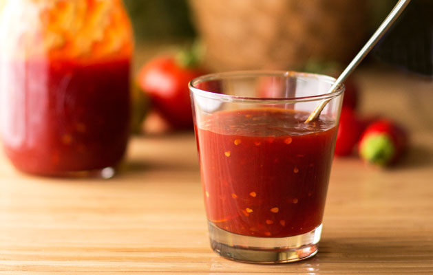Tomato chile jam with 4 ingredients - tomato, red chile, sugar, lemon juice | mjskitchen.com