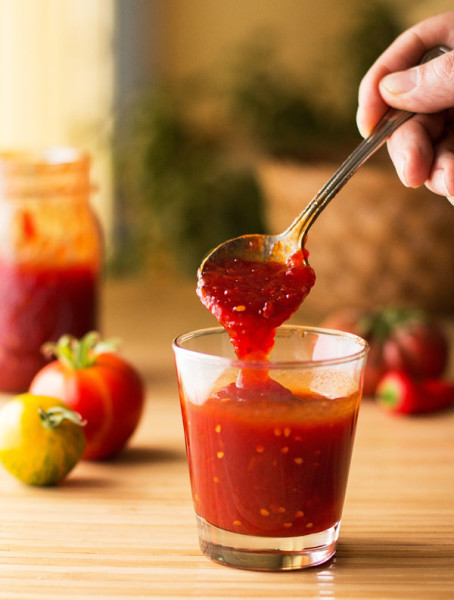 Tomato chile jam with 4 ingredients - tomato, red chile, sugar, lemon juice @mjskitchen #jam #tomato #red #chile