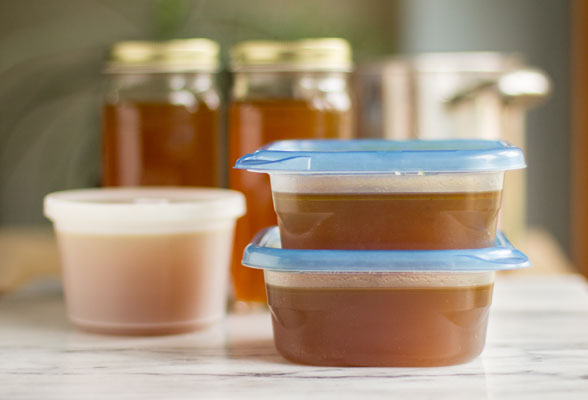 An easy method of making turkey-chicken stock with minimal effort and very little waste. mjskitchen.com