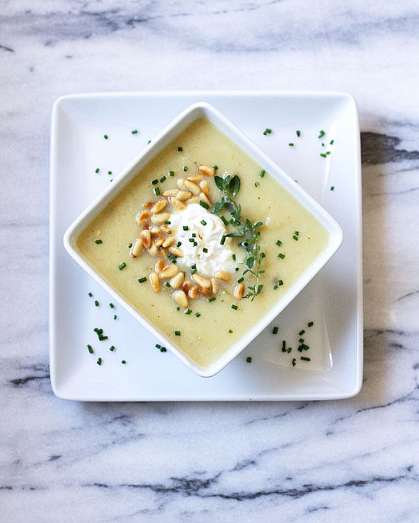 Stay cool with this cold Three Onion Green Chile Soup topped with toasted pinon, herbs and sour cream. #greenchile #Hatch #soup @mjskitchen