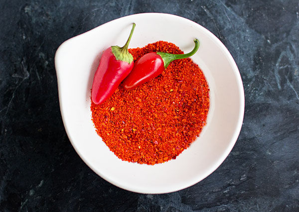 Red Chile Powder - Grow your own chile peppers for the best red chile powder #redchile #howto @mjskitchen
