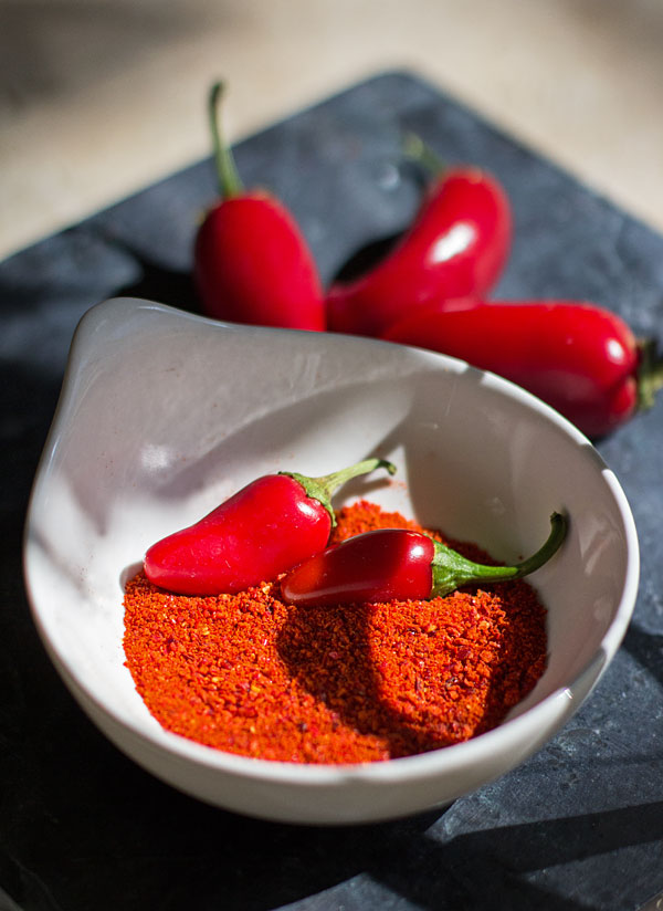 Red Chile Powder - Grow your own chile peppers for the best red chile powder #redchile #howto @mjskitchen