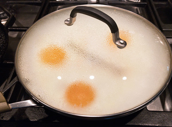 How to cook eggs overeasy #eggs @mjskitchen