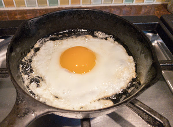How to fry eggs sunny side up and overeasy #friedeggs @mjskitchen