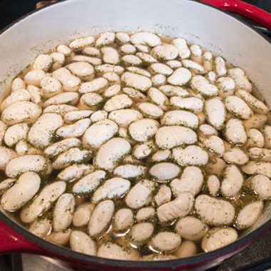 How to Cook Corona Beans - a giant white bean with a tender skin, creamy center and a delicate gourmet flavor. #beans #corona #howto @mjskitchen