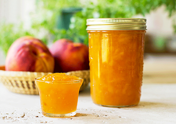 Peach Jam - When all you need is a pint. Small batch, no pection peach jam. #jam #peach #easy @mjskitchen